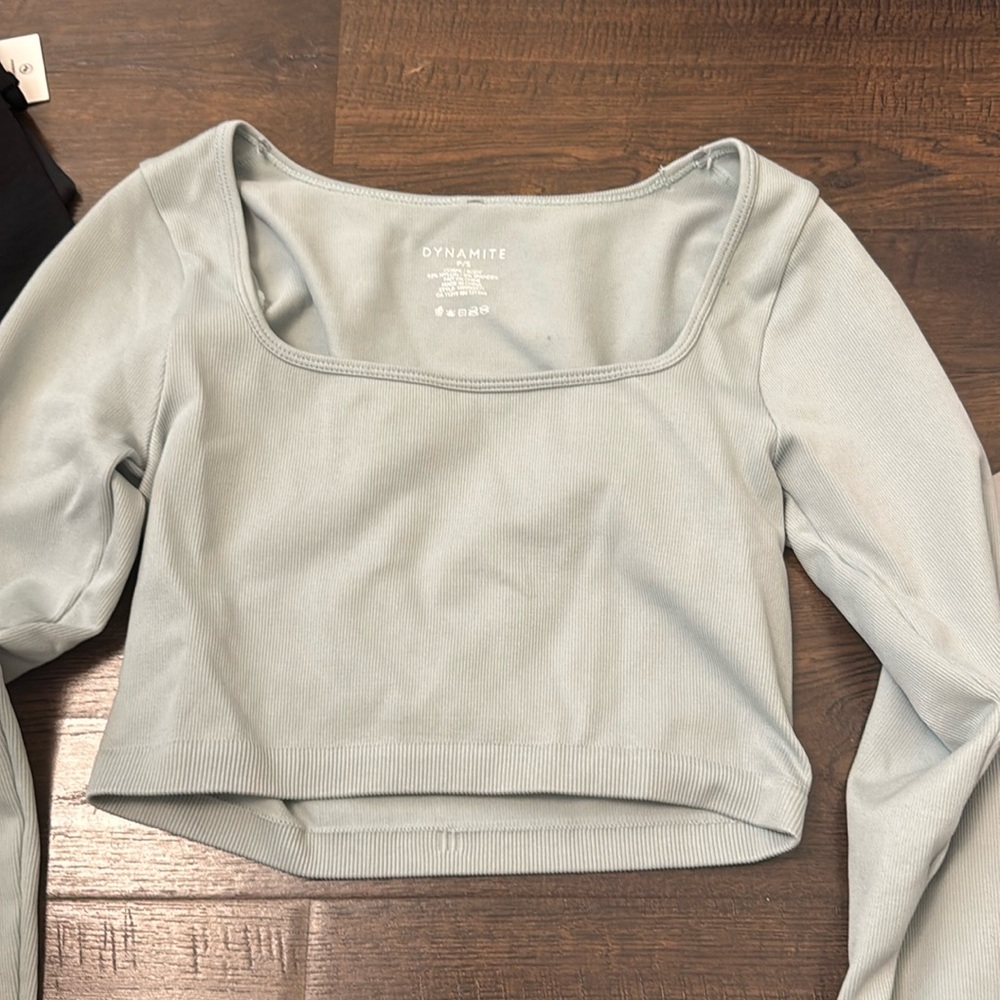 Dynamite Long sleeve light green crop top